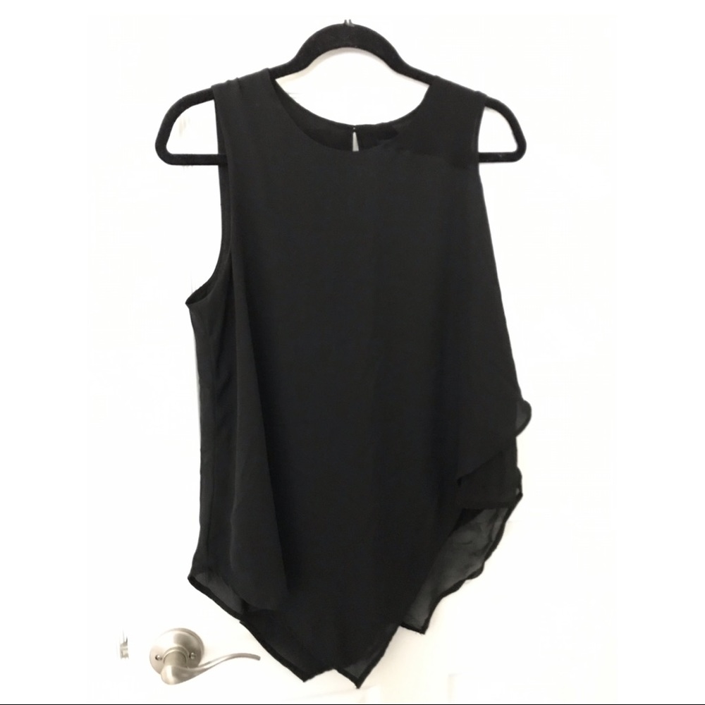 Sleeveless layered blouse in black